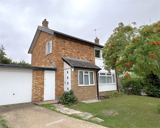 14 Bury Fields, Felsted, CM6 3HA