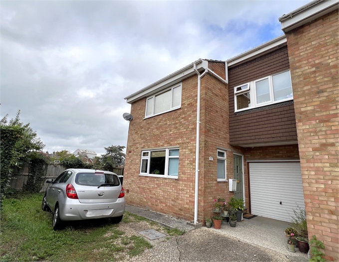 17 Knowles Close, Halstead, CO9 1BZ